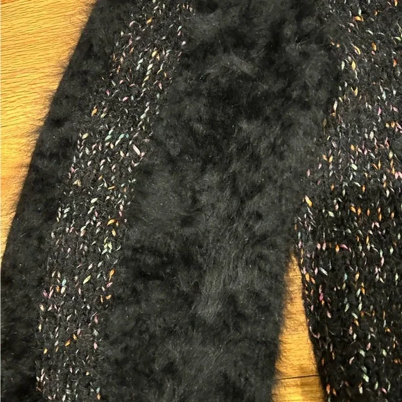 Chic Vintage Black Knit Sweater with Angora Mix - Picture 3 of 9